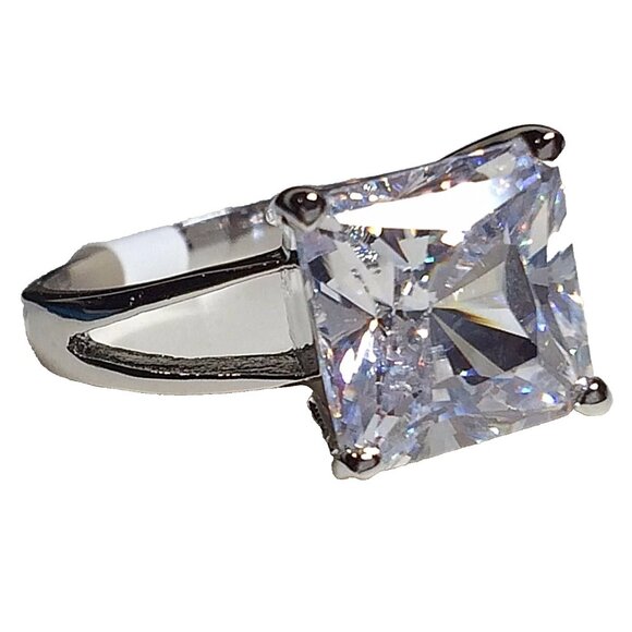 Cubic Zirconia Solitaire Cocktail Ring Size 9 10 Princess Cut Silver Plated - Picture 2 of 13